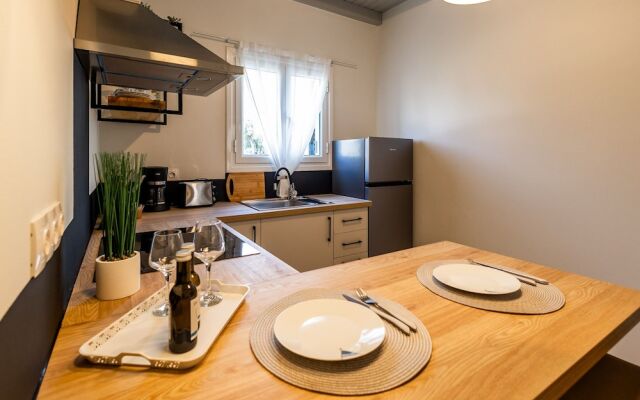 Vallia's Seaview & Stylish Apartments by Konnect, Nisaki