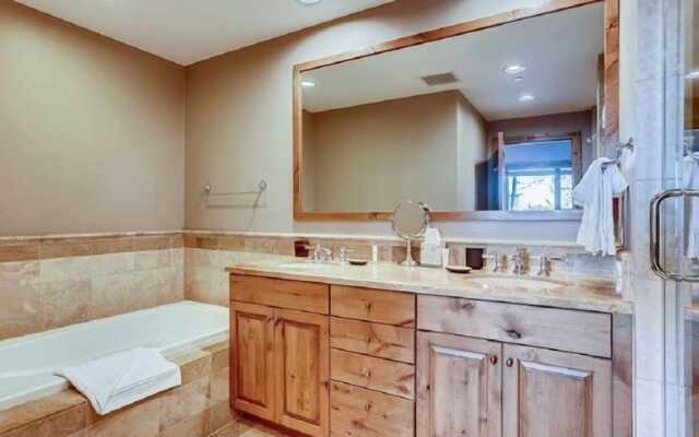 Luxury 3 Bedroom Mountain Vacation Rental in the Heart of Lionshead Village in Vail