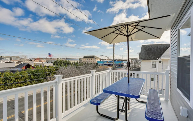 Spacious Wildwood Condo: Walk to Beach!