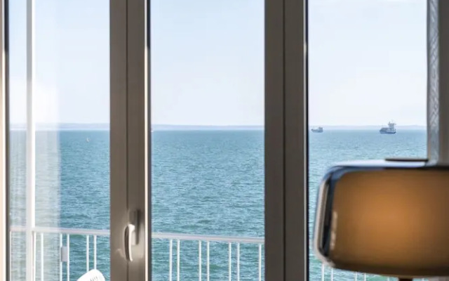 Primavera' Seafront apt with tower view