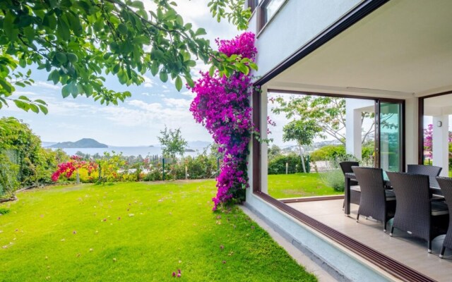 Flat With Sea View and Shared Pool in Bodrum