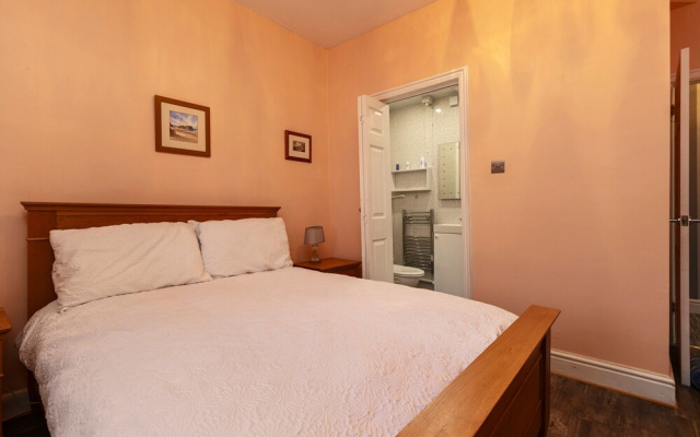6 Paragon Court - Sea Front Apartment