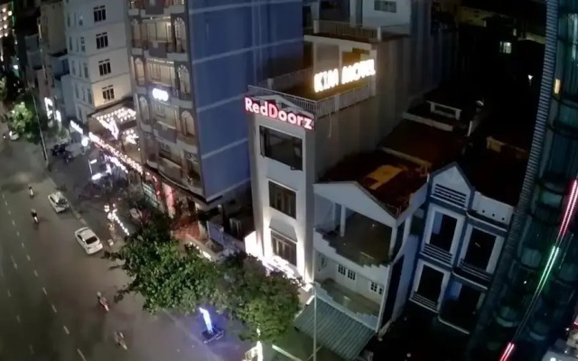 RedDoorz Near Cau Song Han