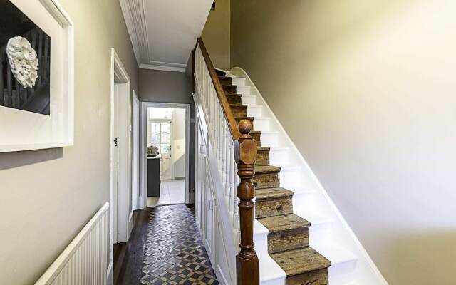 Beautiful Three Bed Abode Near Dollis Hill
