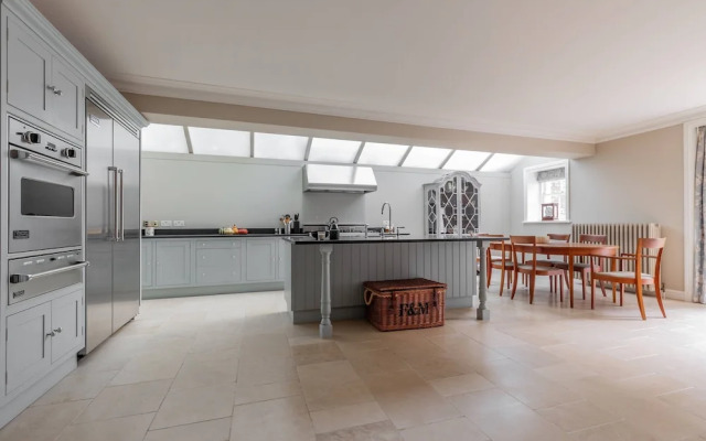 Earl's Court Square XI by Onefinestay