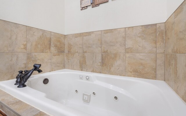 The Branson Stone Cliff Hideaway - 3 Min From Silver Dollar