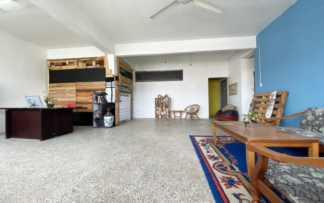 Oyo Home 90295 Beacon Homestay Kuching