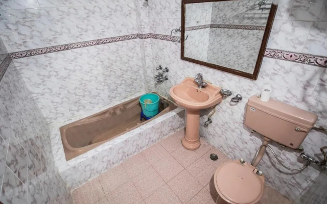 WOWSTAYZ Hotel Sahiwa