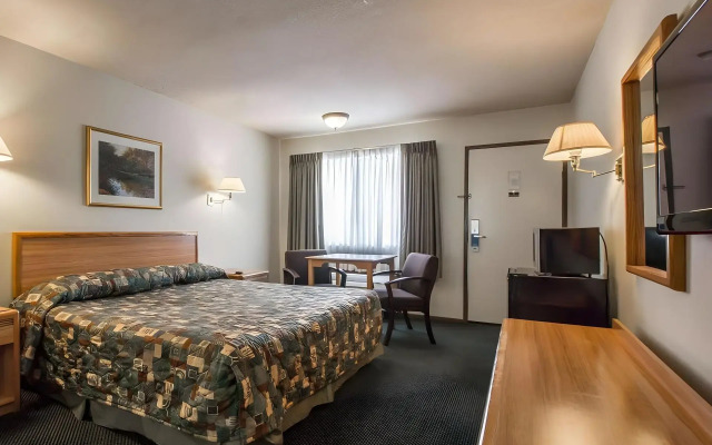 Palm Inn Hotel near Tyler Mall Riverside