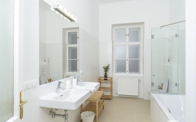 Senator Suite Stephansplatz by Welcome2Vienna