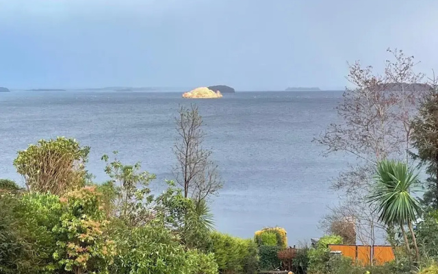 Lakeside Apartment Retreat in Oughterard Connemara