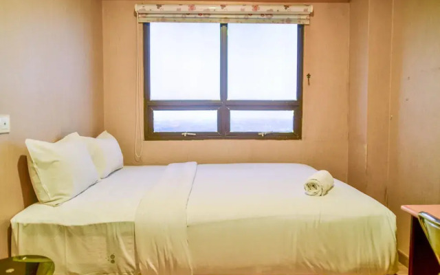 Nice and Cozy 2BR Apartment at Atria Residence