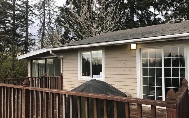 Large Redmond House Close to Downtown