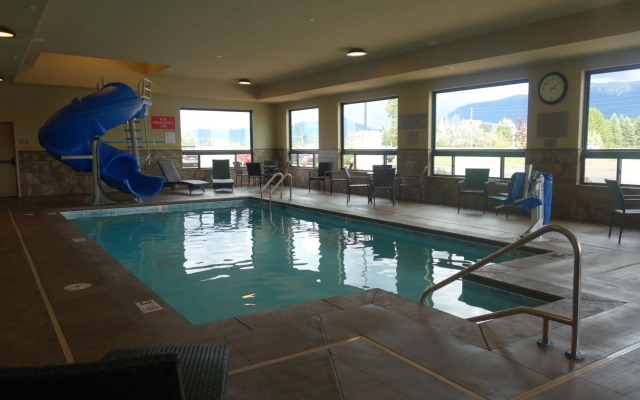 Glacier International Lodge