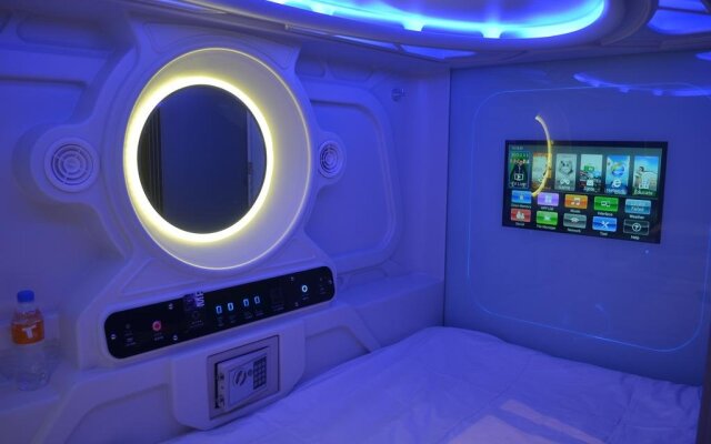 Lavish Capsule