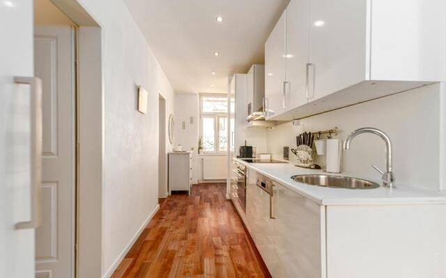 Luxurious and Bright, 5 min walk to city center