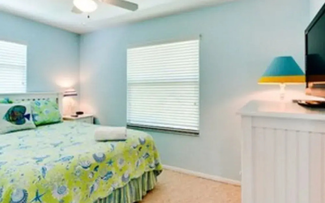 Holly Hideaway