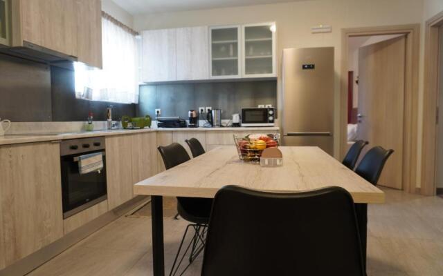 Theo & Ms Apt - 2 Beds - Garden - Parking - Wifi