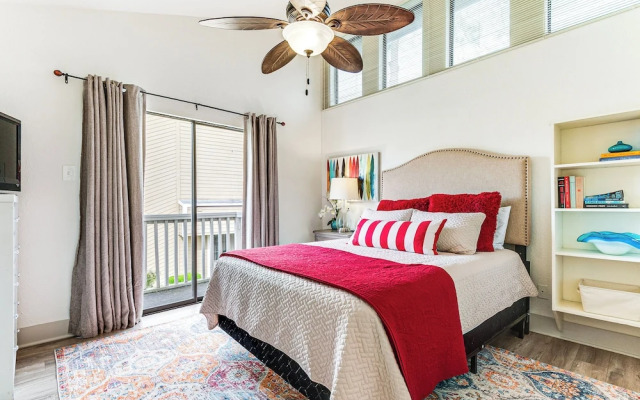 Paddleboards, Life Vests: Lake Conroe Getaway!