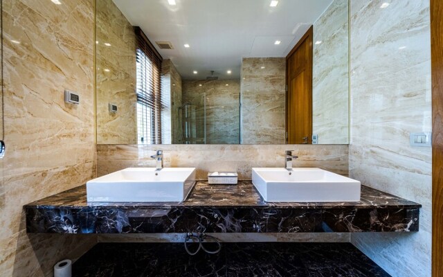 Luxury Mansion On Golf Course - BMG5