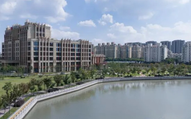 Huhua Grand Hotel