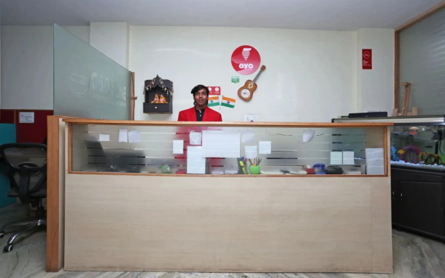 OYO 4930 Stay EM Residency