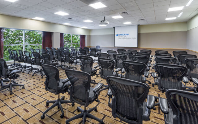 Wyndham Hamilton Park Hotel and Conference Center