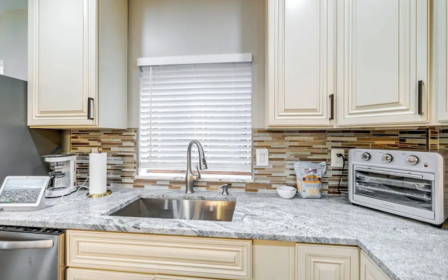 Silver Springs Home: Walk to Downtown!