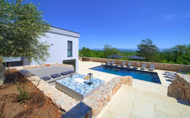 Villa Astrum With Heated Pool Jacuzzi and Sauna