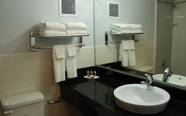 Di Resort Riverside Racine