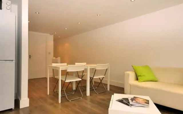 W14 Apartments - Battersea Apartment