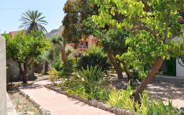 Seafront Apartments Garden House