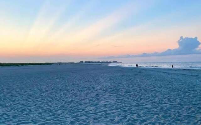 Nauti Time 5 Bedroom Home by RedAwning