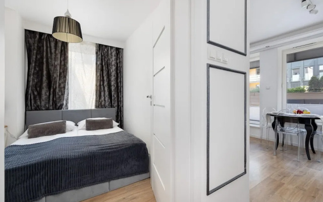 Black & White Szczecin by Renters