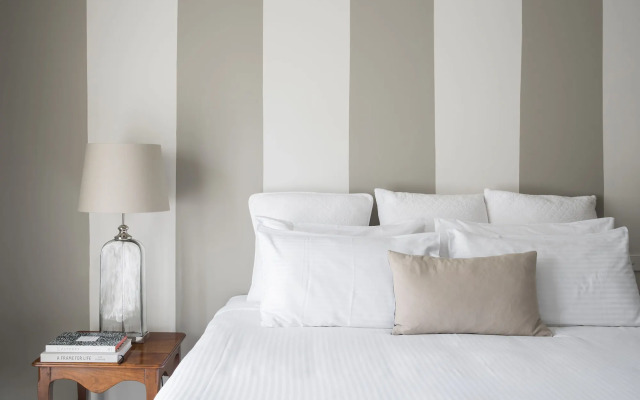 Lancemore Lindenderry Red Hill