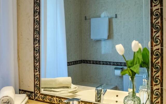 SAT - Contemporary Apartment in Puerto Banus