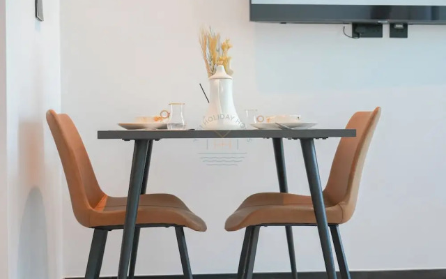 Urban Skyline City Comfort Studio