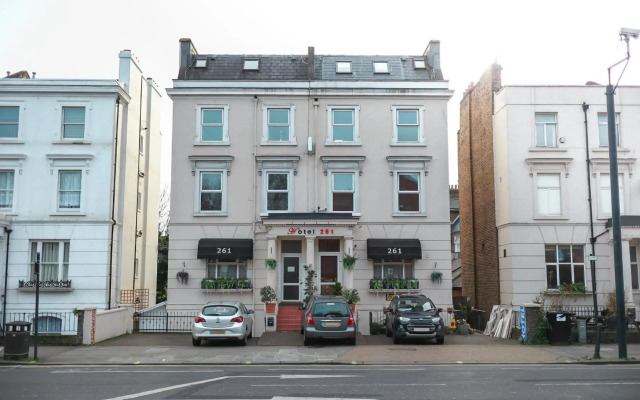 Hotel 261