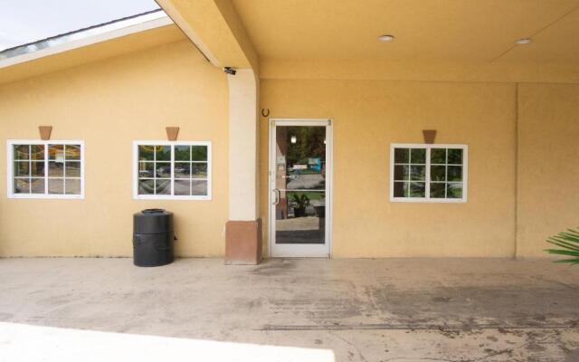 Woodridge Inn and Suites