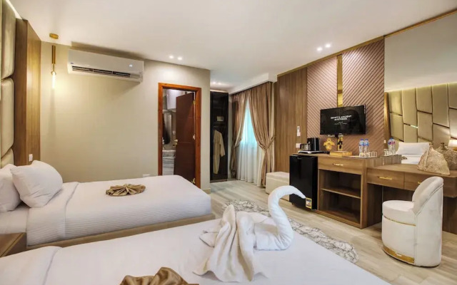 Golden Palm Sunrise Inn