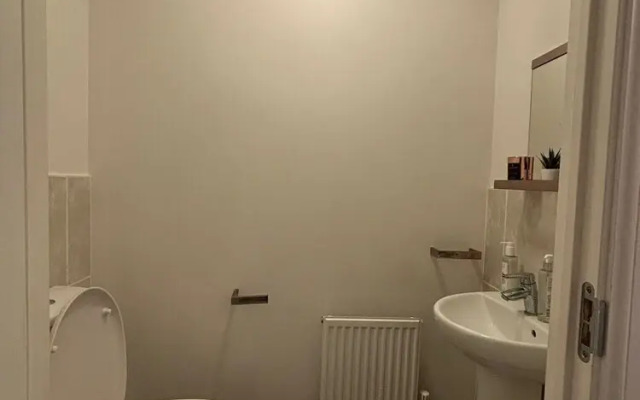 Dartford, 4 Beds, Sleeps 8, Near Bluewater and M25