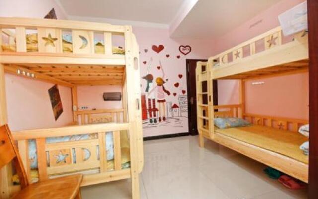 Baoji Red Tour International Hostel