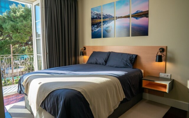 Luxury Apartment Eqanimity