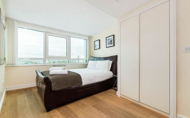 Luxury Modern 2BD Flat in Centre