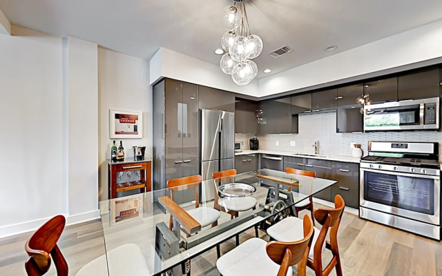 East-Side Urban Retreat Unit 263 - 2 Br Condo