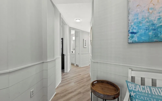 Newly Renovated! Breathtaking Views! Fourth Floor! Pools! Grill! Beach Chairs