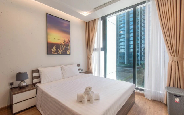 Luxury Apartment at VinHomes Metropolis