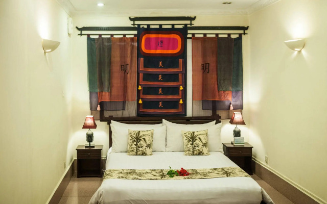 Red Hibiscus Hotel