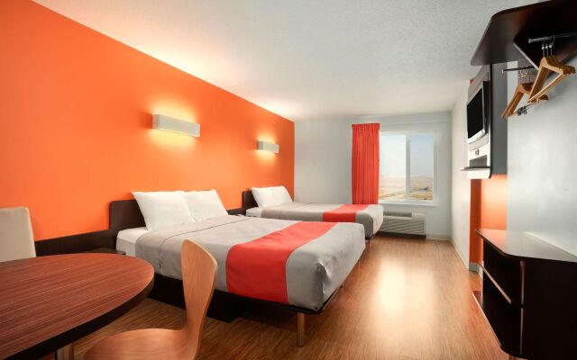 Motel 6 Swift Current, SK