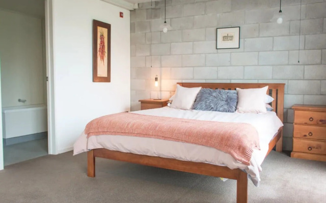 Sunny 3 Bedroom Townhouse Central With Park Views